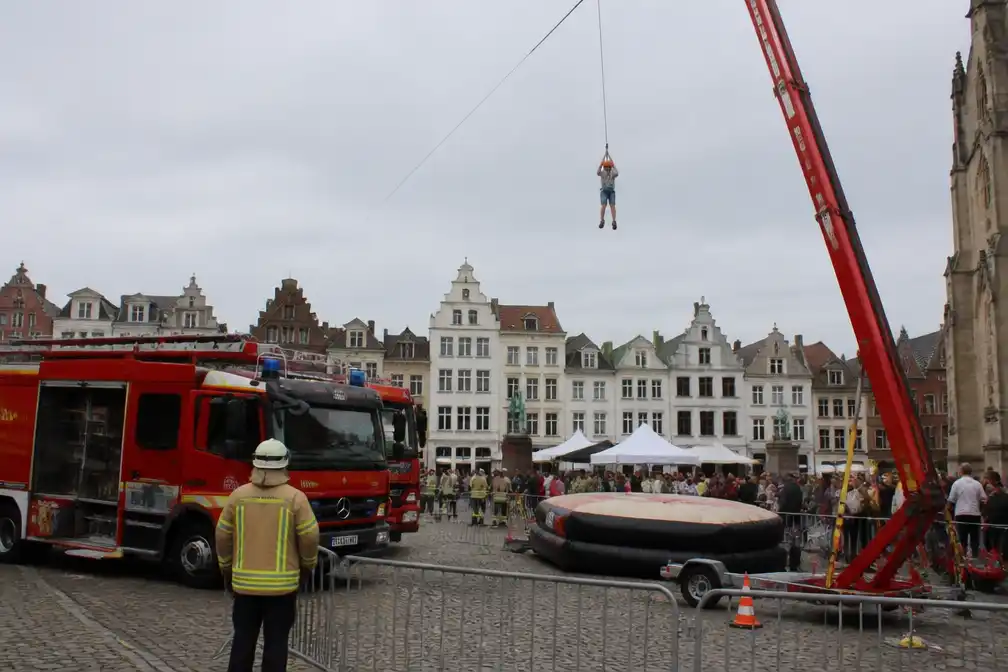 Jongen (10) in ziekenhuis na val van zipline op opendeurdag brandweer Turnhout