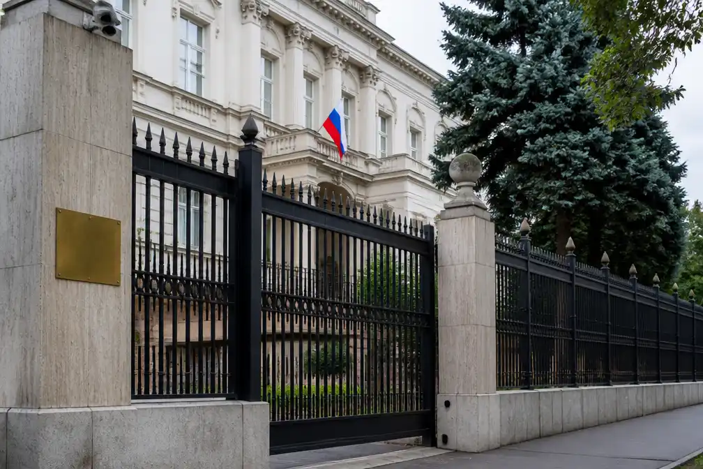 Hongarije zet tien Russische diplomaten het land uit om 'onaanvaardbare activiteiten'