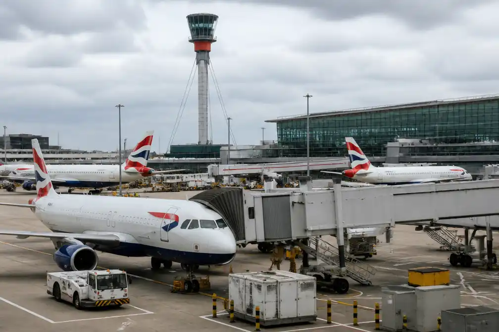 Vertrekken op Heathrow en Gatwick gestaakt door storing luchtverkeersleiding