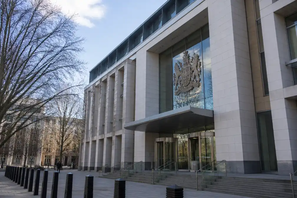 Brit van 31 aangeklaagd voor hulp aan Russische inlichtingendienst