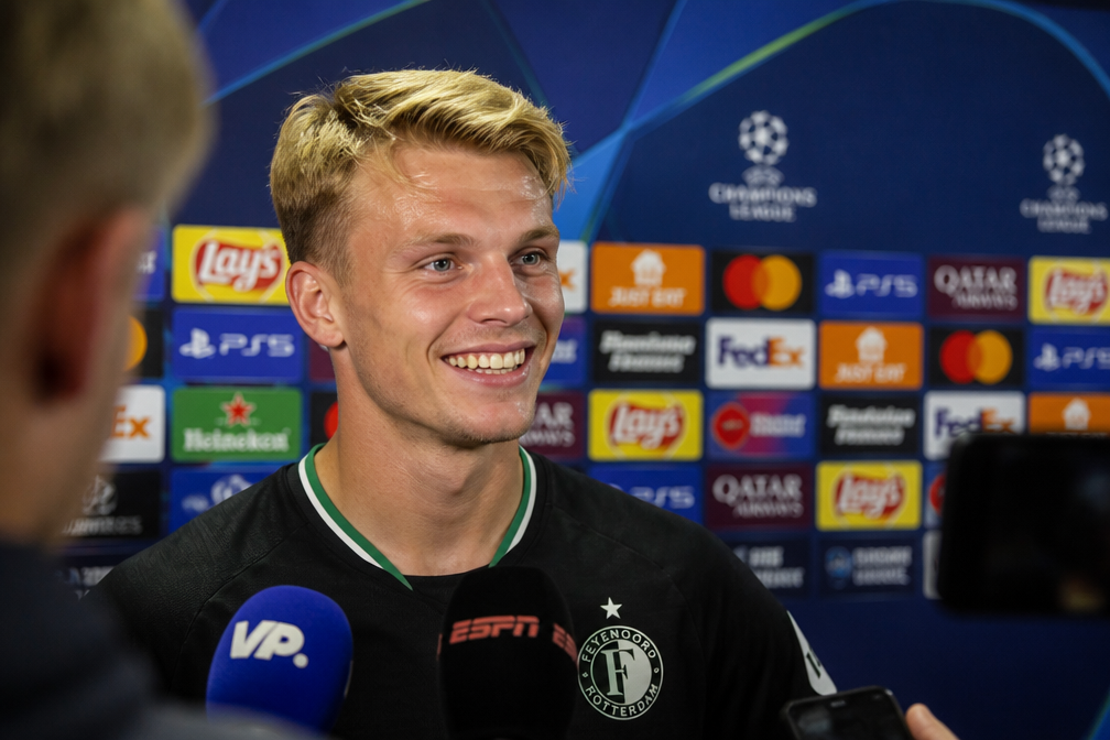 Sem Steijn glundert na goal bij 5-1 nederlaag Feyenoord in Camp Nou