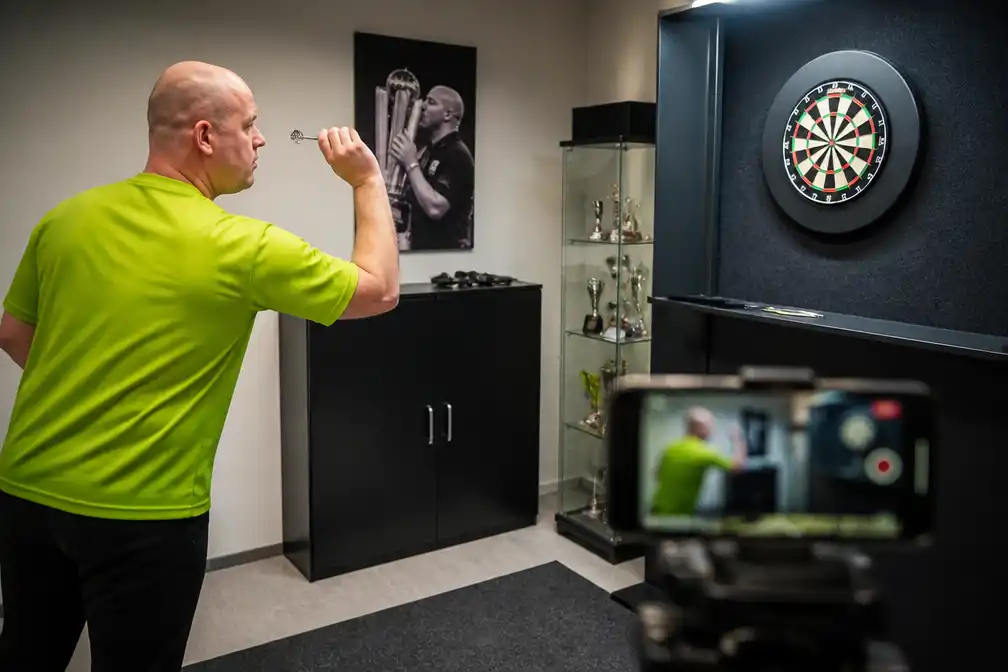 Van Gerwen livestreamt training richting World Series of Darts Finals
