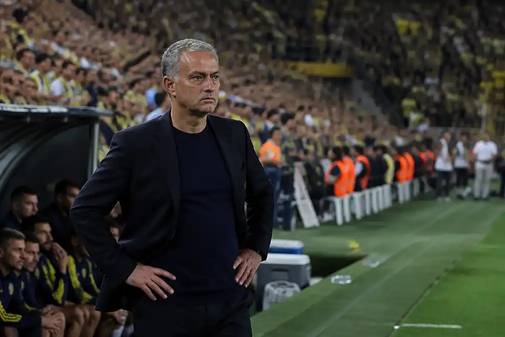 Fenerbahçe-coach Kartal zegt op te stappen na gelijkspel tegen Roma, voorzitter ontkent