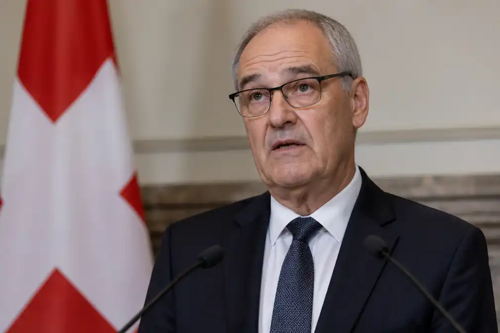 Zwitserse president Parmelin geschokt door ongeval met Nederlandse touringcar