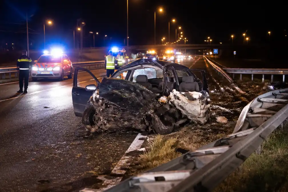 Drie inbraakverdachten gewond na crash tijdens politieachtervolging op A73 bij Venlo