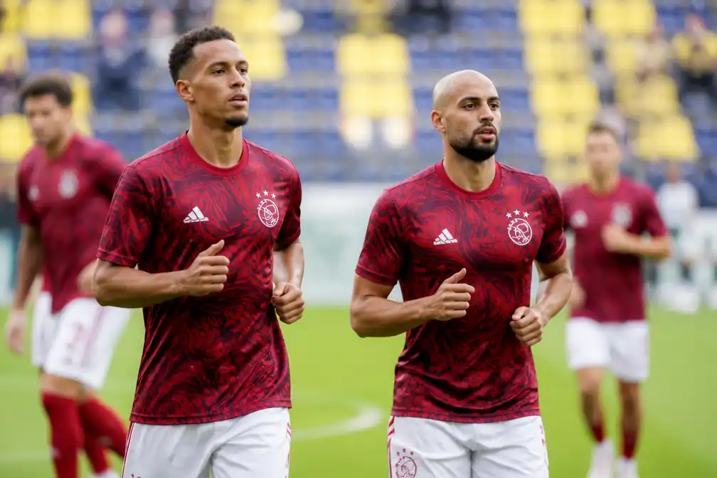 Ajax bezoekt Fortuna Sittard met eerste basisplaatsen voor Kehrer en Amrabat