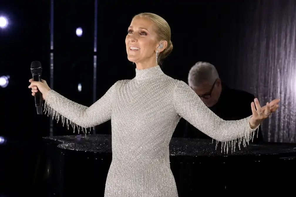 Céline Dion keert terug op het podium in Parijs na ruim zes jaar zonder volledige show