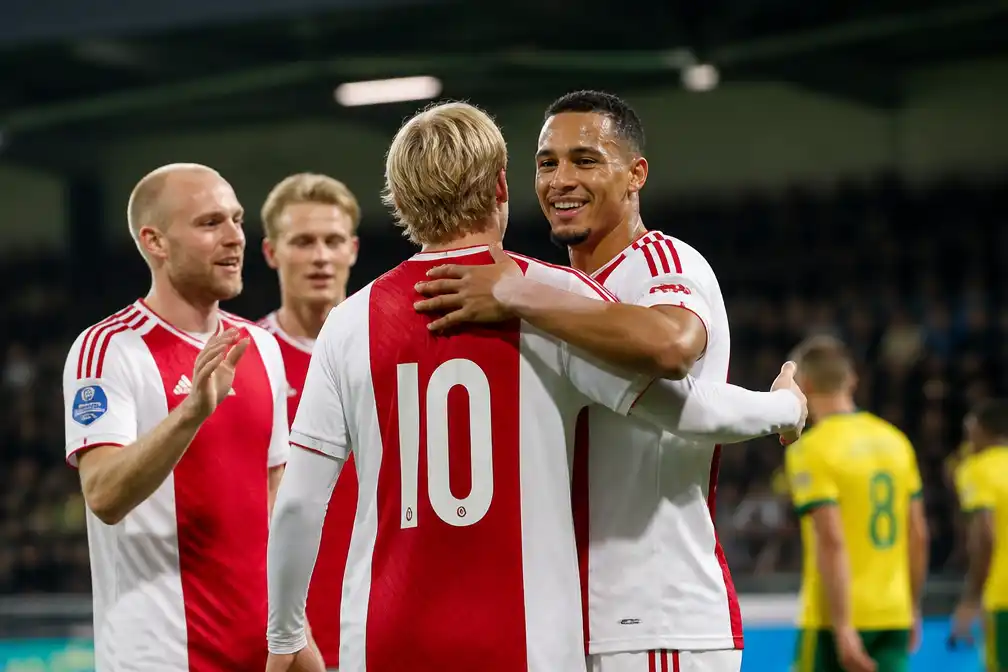 Ajax wint met 5-1 bij Fortuna Sittard, Kehrer trefzeker bij basisdebuut