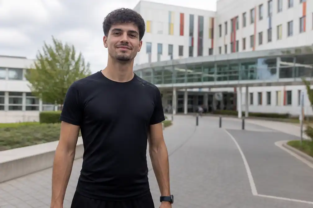 Metin Seyhan (23) rent 100 kilometer voor Utrechtse kinderkliniek na afkicktraject