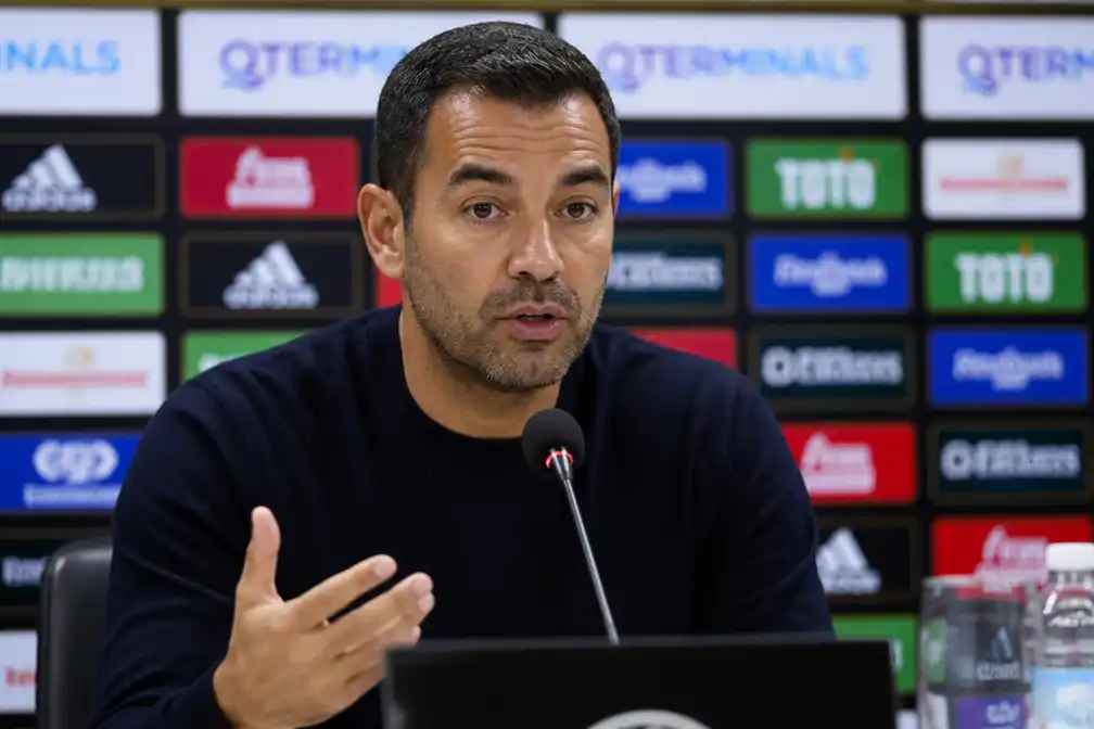 Van Bronckhorst let op lichaamstaal bij Feyenoord voor uitduel met PEC Zwolle