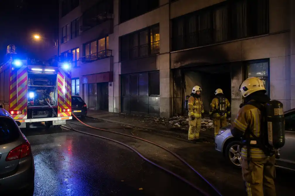 Vier bewoners naar ziekenhuis na brand in flat aan Zuidlaan in Brussel
