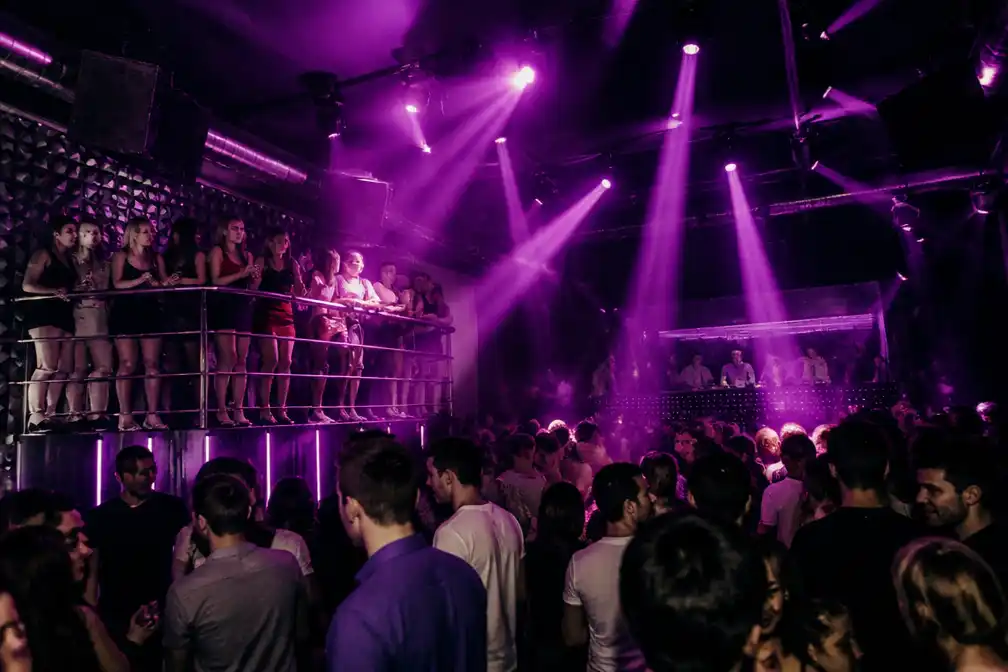 Dansclub Point Final in Gentse Overpoort heropent na twee jaar met vippodium