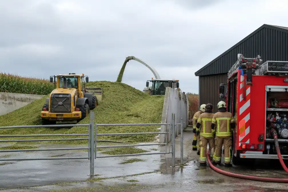 Kuilgas ontsnapt bij inkuilen van maïs op boerderij in Diksmuide