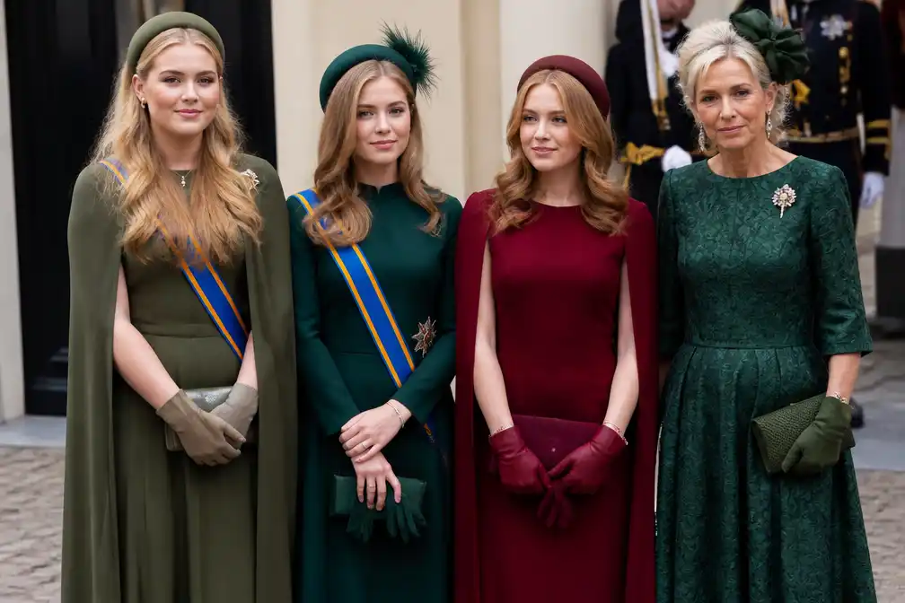 Amalia en Alexia in groen op Prinsjesdag, Ariane kiest robijnrood