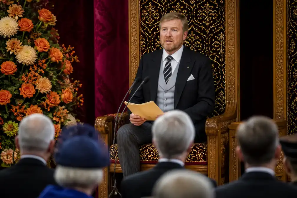 Koning roept politiek in troonrede op om problemen op te lossen