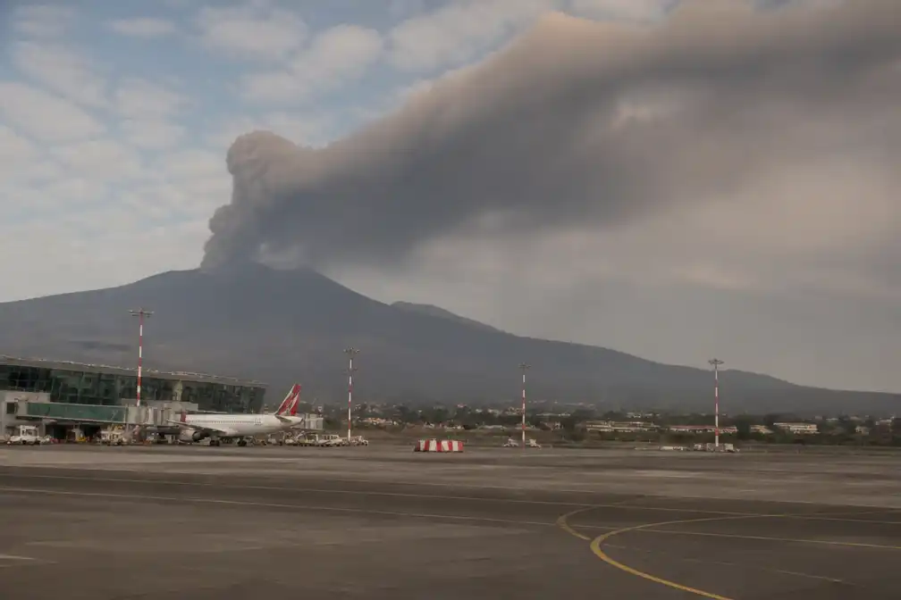 Aswolk Etna houdt luchthaven Catania dicht, Belgen gestrand