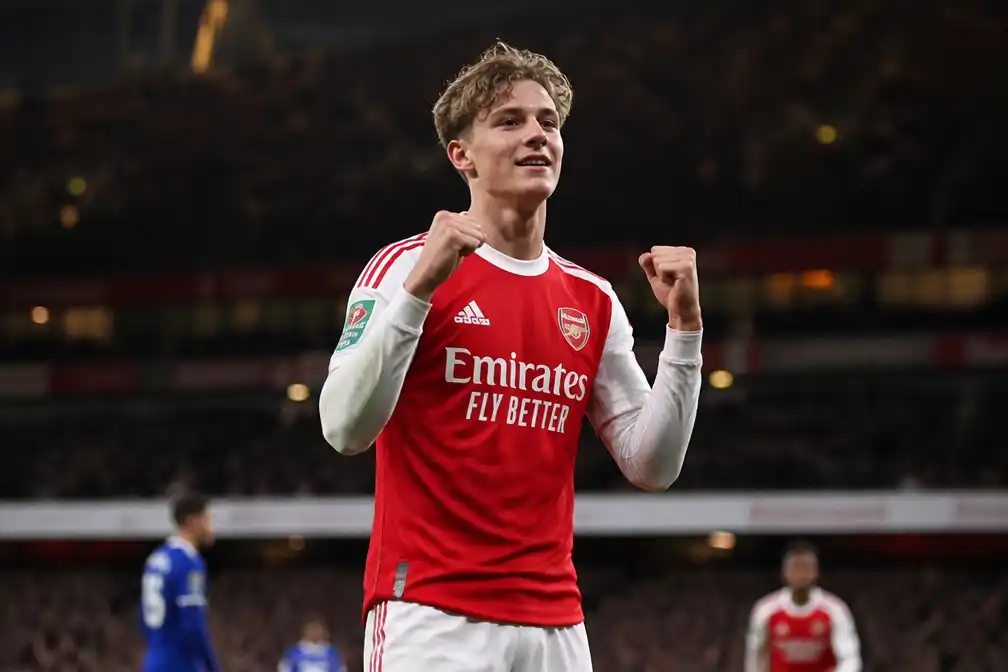 Dowman (16) scoort twee keer bij Arsenal-zege op Ipswich in Carabao Cup
