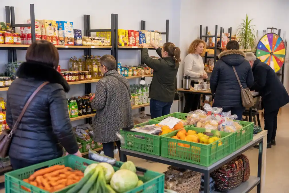 Sociale kruidenier De Brug in Kuurne viert vijfde verjaardag