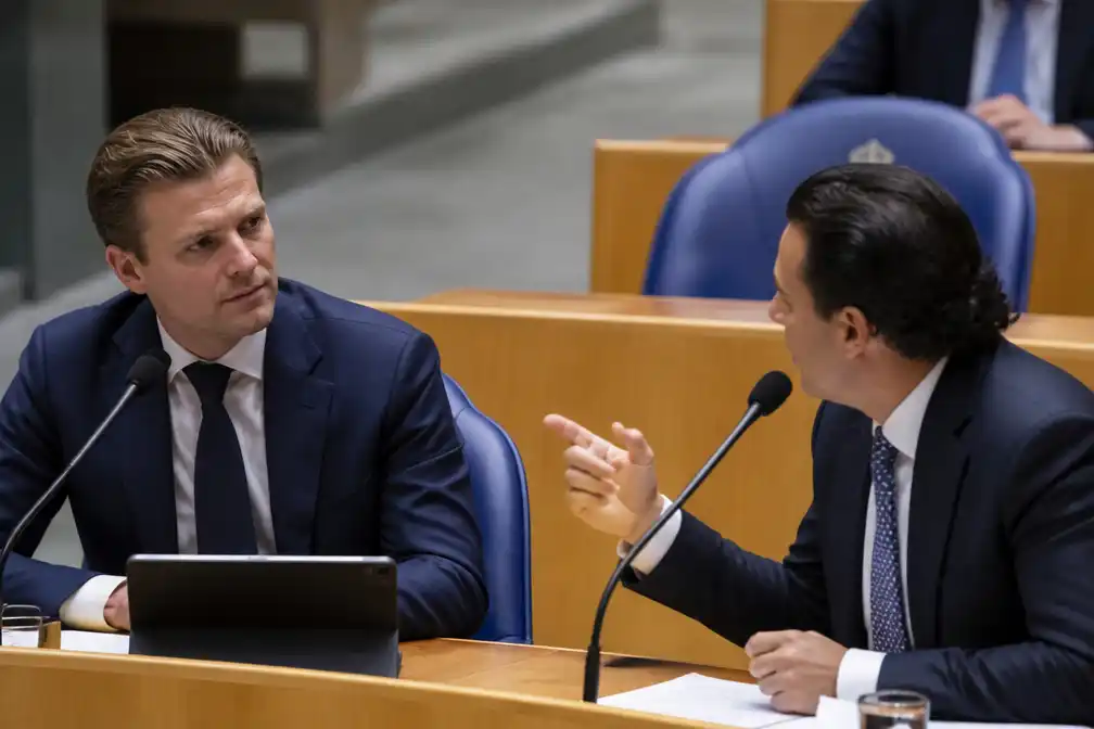 VVD-fractieleider Brekelmans onder vuur van rechts om hogere inkomstenbelasting