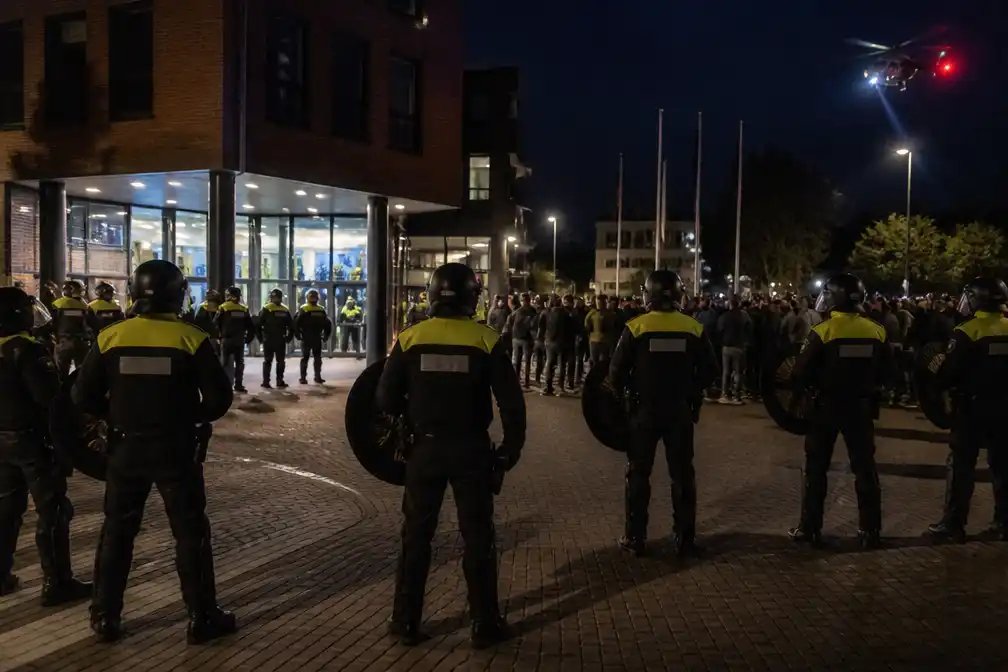 ME ingezet bij protest tegen azc in Opheusden, meer dan tien aanhoudingen