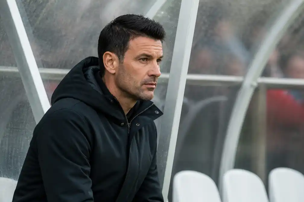 KNVB schorst trainer Jhon van Beukering 60 dagen na kaakslag