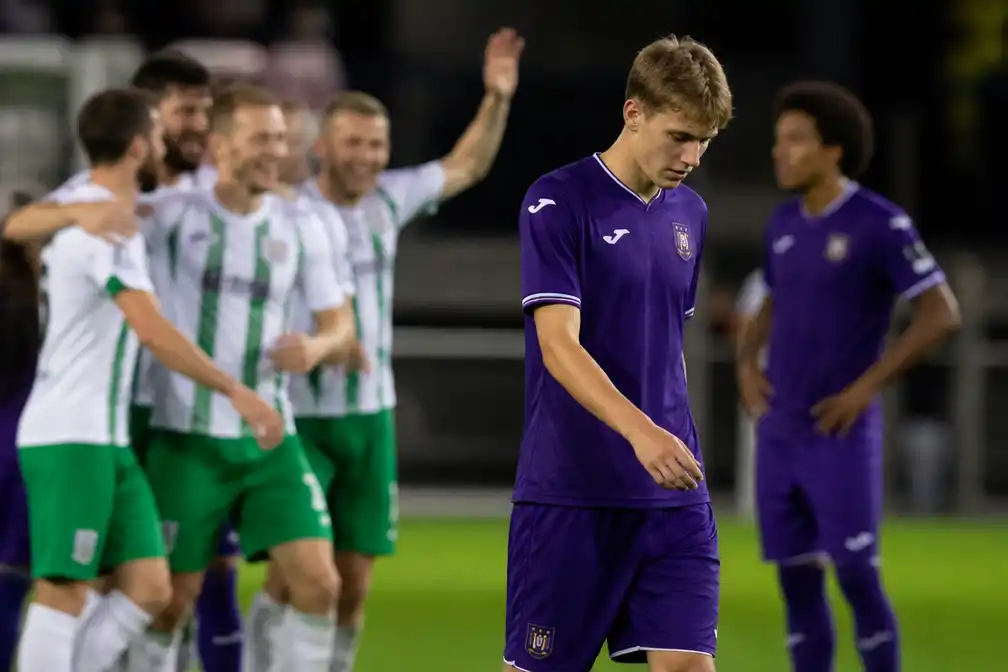 Francs Borains kloppen RSCA Futures met 3-2 bij start van zesde speeldag