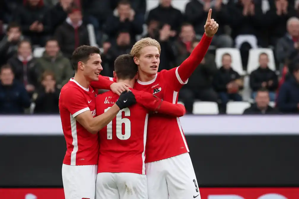 AZ verslaat Telstar met 1-0 en herovert koppositie in Eredivisie