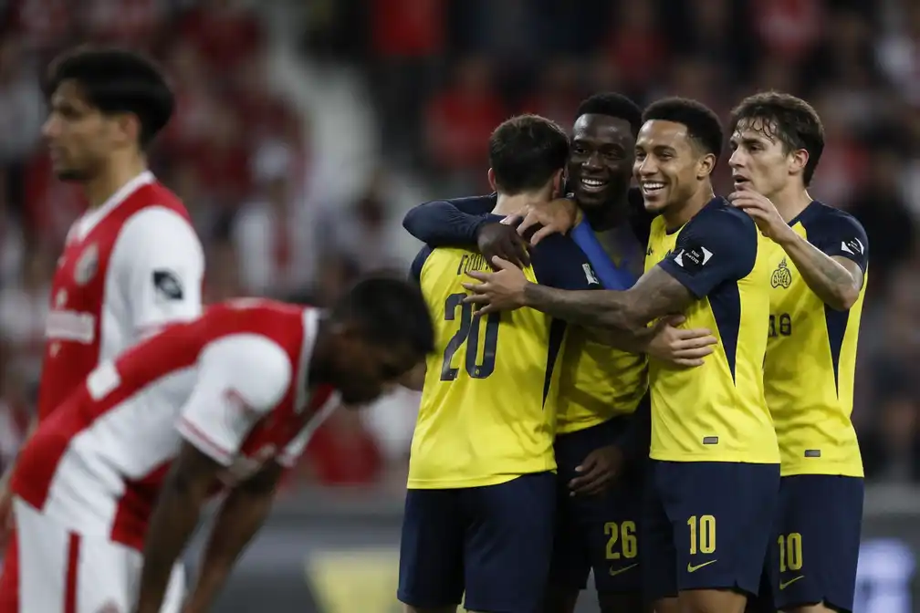 Union wint met 0-2 op de Bosuil en blijft mee aan de leiding