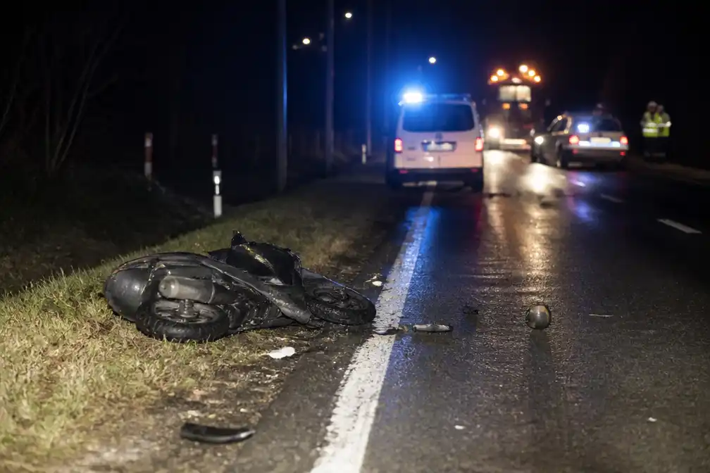 15-jarige bromfietser naar gesloten instelling na crash tijdens politieachtervolging in Lievegem