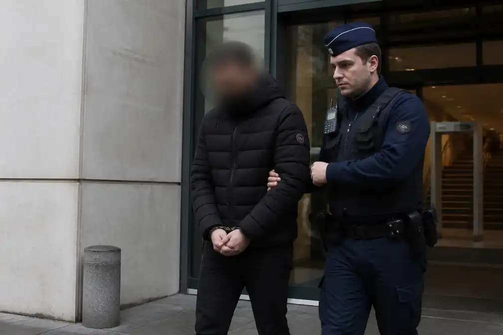 Nederlandse vader (47) krijgt in Antwerpen 23 jaar cel voor moord op zoon (14)