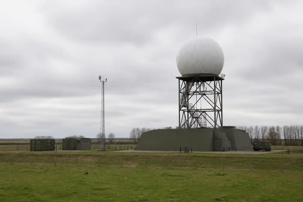 Raad van State: omstreden radarstation bij Herwijnen mag er komen