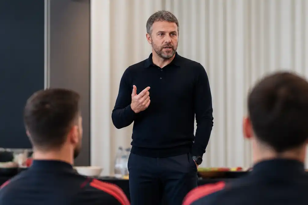 Van Bommel zet de lat hoog voor België in eerste toespraak tot spelersgroep
