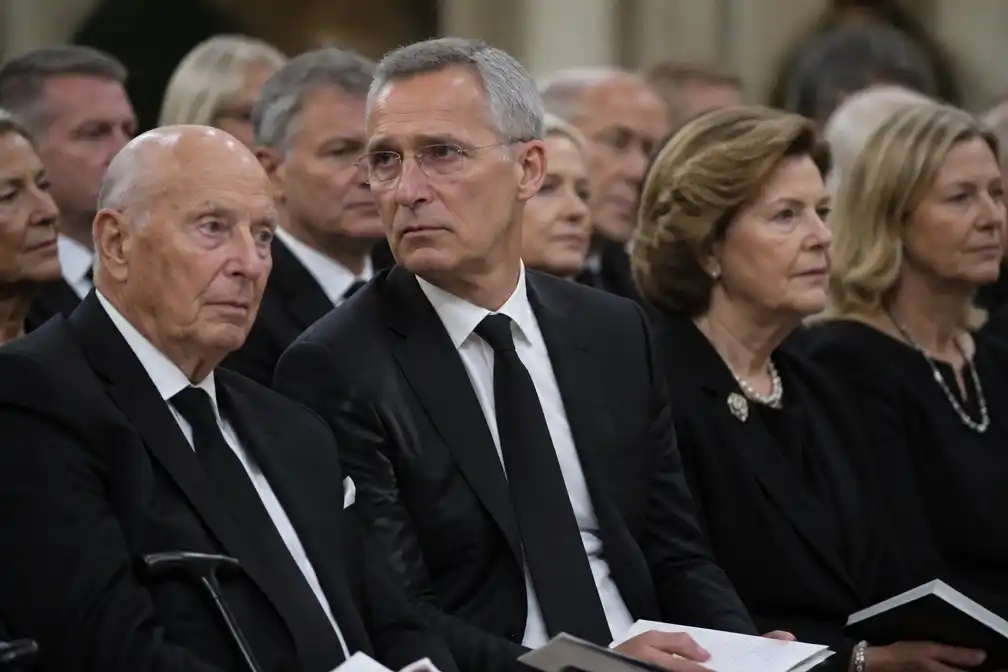 Stoltenberg herdenkt prinses Astrid tijdens uitvaartdienst