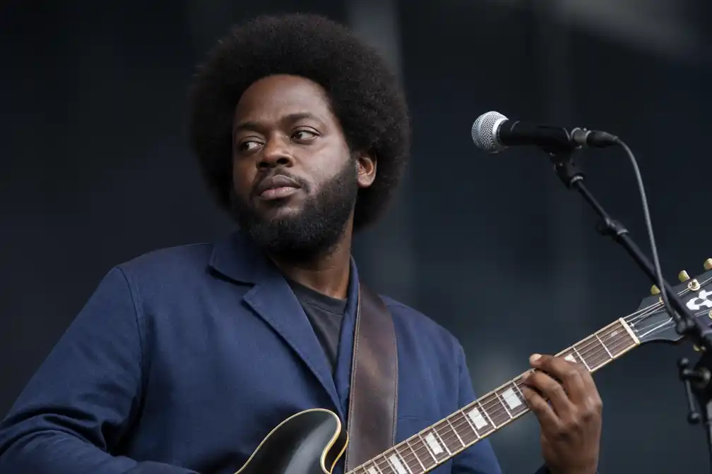 Britse zanger Michael Kiwanuka meldt hersenbloeding