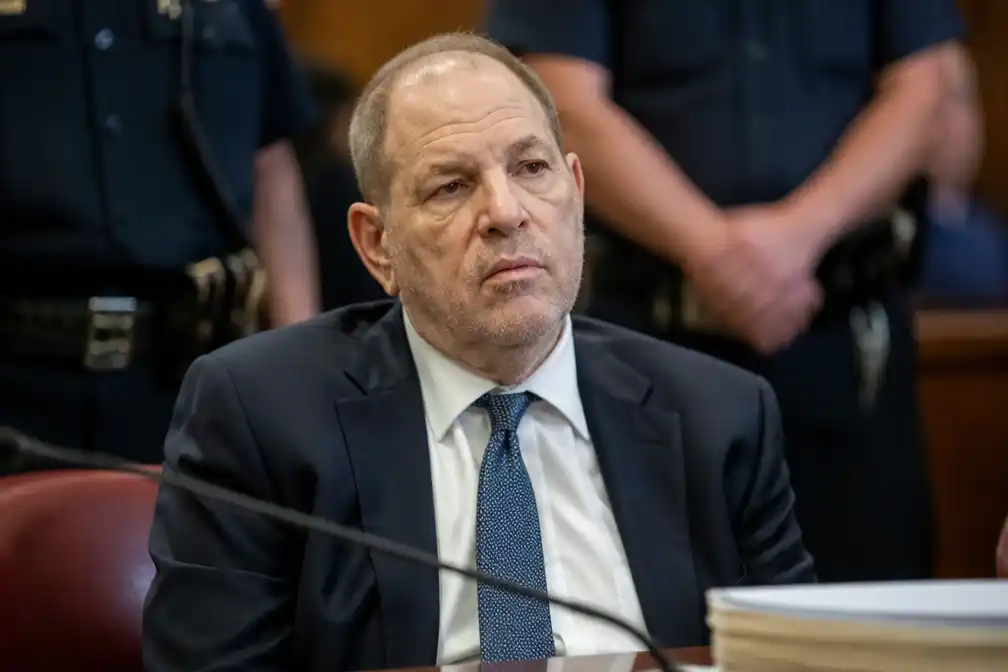 Harvey Weinstein krijgt 15 jaar cel voor seksueel misbruik in 2006