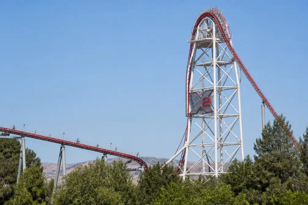 Rechtszaken tegen Six Flags Magic Mountain om hersenschade na X2-rit