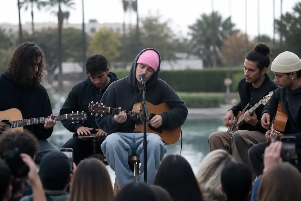 Justin Bieber geeft verrassend gratis akoestisch optreden in MacArthur Park