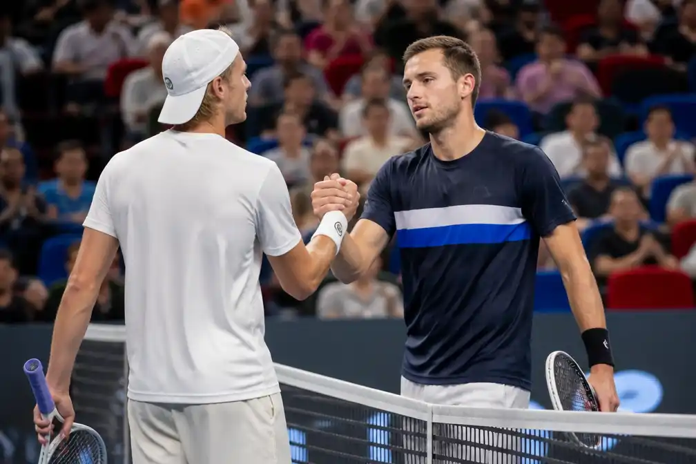 Griekspoor meteen uitgeschakeld in Chengdu na Davis Cup-rentree