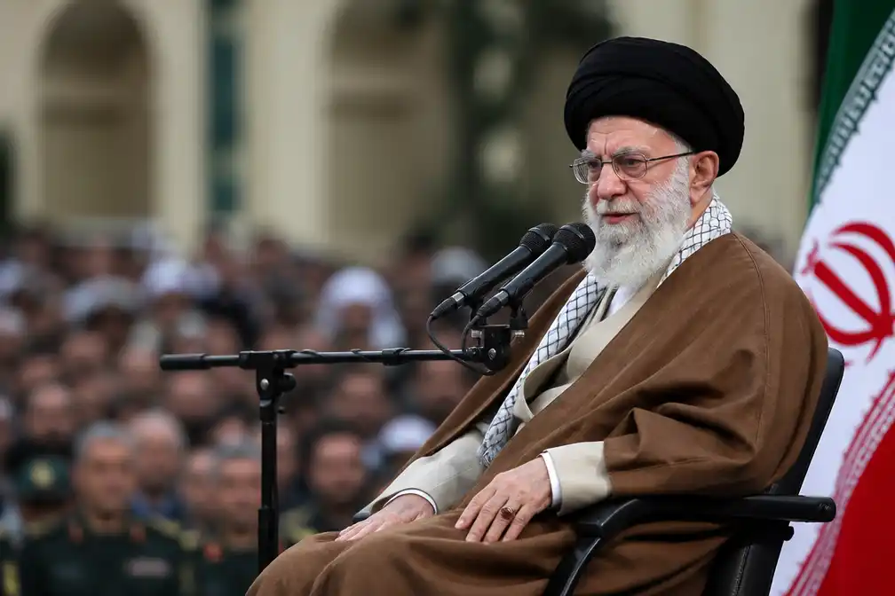 Adviseur van Khamenei waarschuwt dat conflict kan uitbreiden tot Indische Oceaan