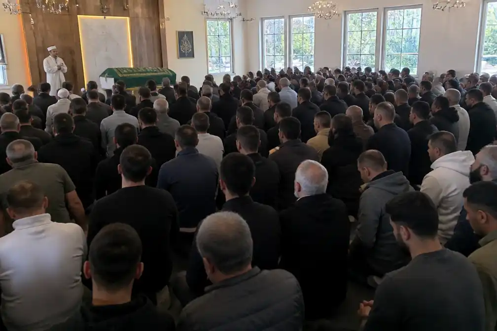 Duizend rouwenden nemen afscheid van Kürsad Hamurcu (23) in moskee Waterschei