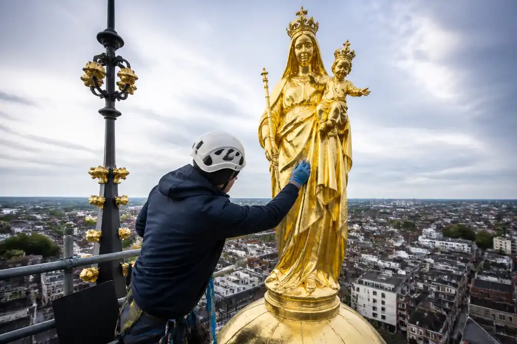 Restauratie van Mariabeeld op Onze-Lieve-Vrouwekerk in Sint-Niklaas is klaar