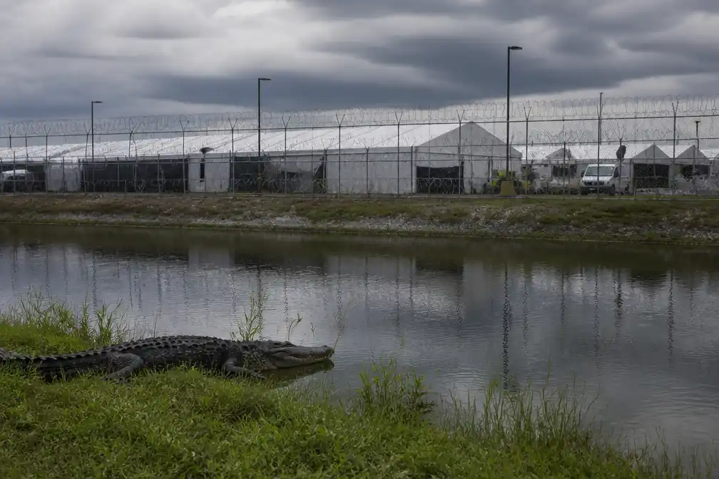 Florida sluit berucht detentiecentrum 'Alligator Alcatraz' na een jaar