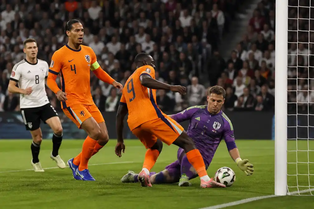 Doelpunt Van Dijk voor Oranje afgekeurd na overtreding Brobbey op Ter Stegen