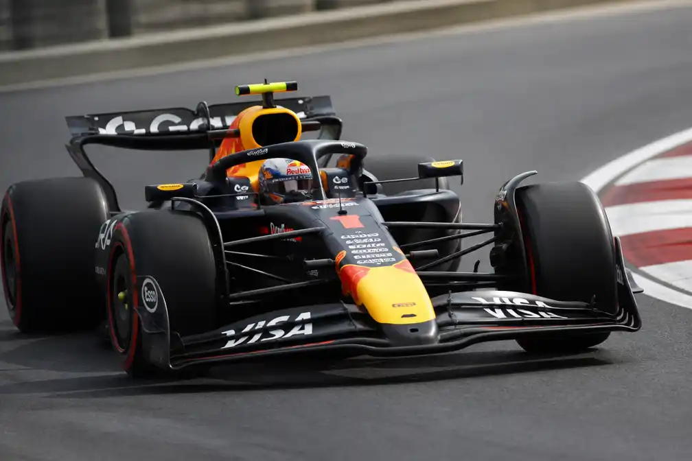 Verstappen snelste in derde training voor GP Azerbeidzjan in Bakoe