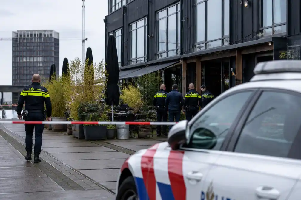 Man doodgeschoten op terras NDSM-Kade Amsterdam-Noord, verdachte opgepakt