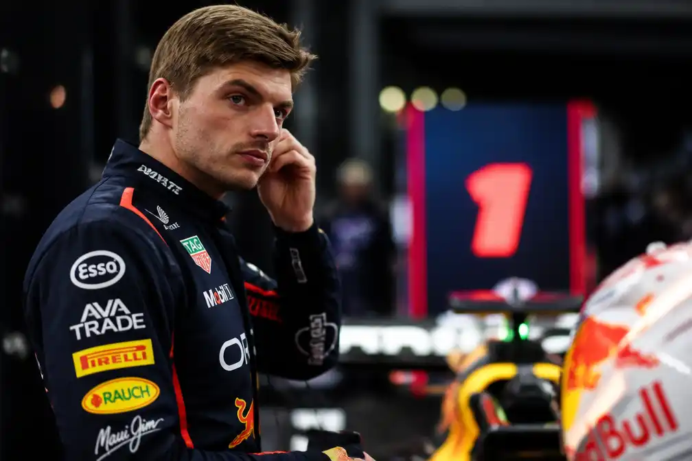 Verstappen achtste in kwalificatie Baku en wacht inhaalrace in Azerbeidzjan