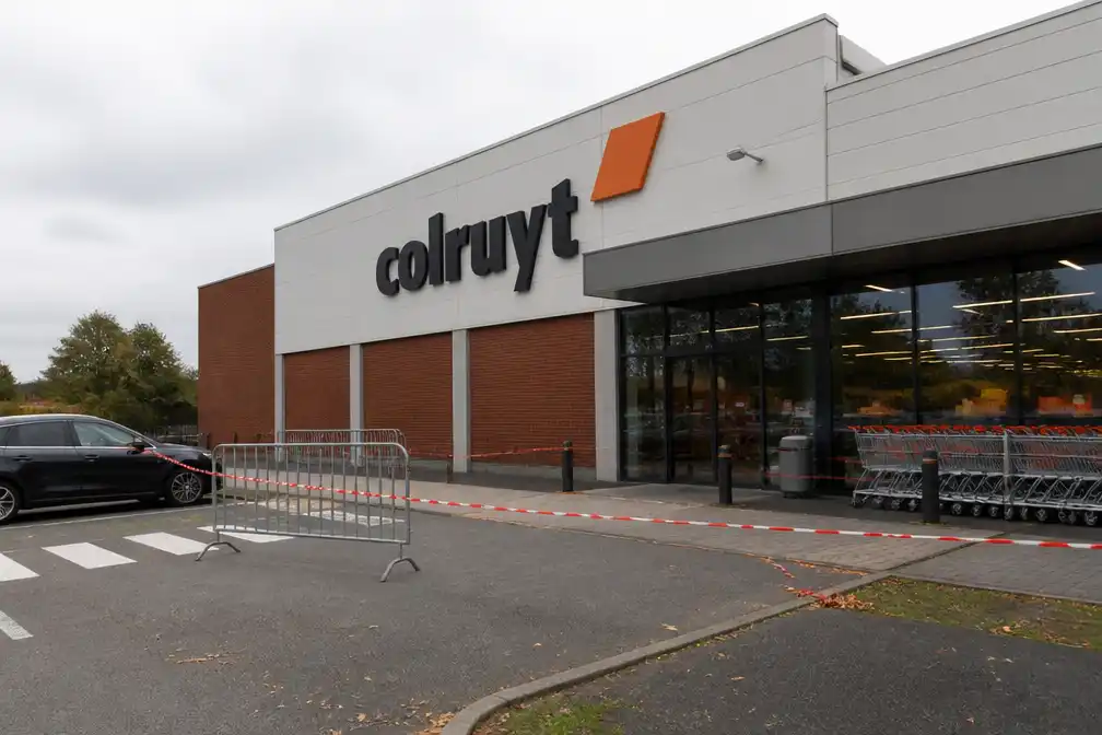 Plafondpanelen vallen naar beneden in Colruyt Sint-Niklaas, twee klanten lichtgewond