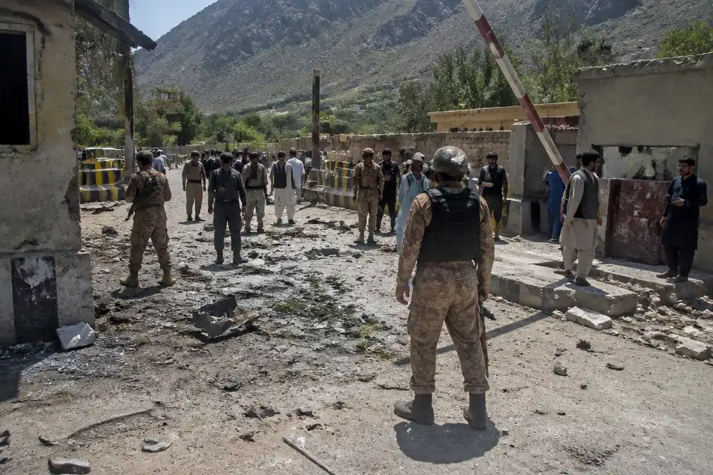 Minstens elf doden bij zelfmoordaanslag op controlepost in Pakistan, opgeëist door TTP