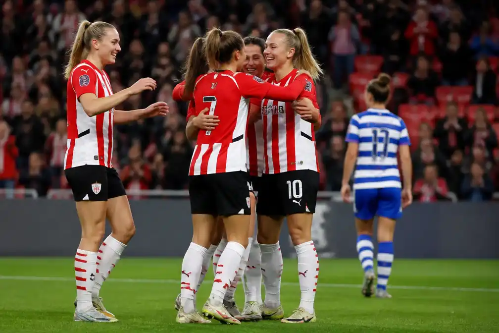 Voetbalsters PSV winnen met 4-0 van De Graafschap na twee nederlagen