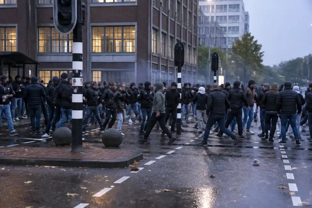 Zeventig mensen betrokken bij massale vechtpartij tussen voetbalsupporters in Eindhoven